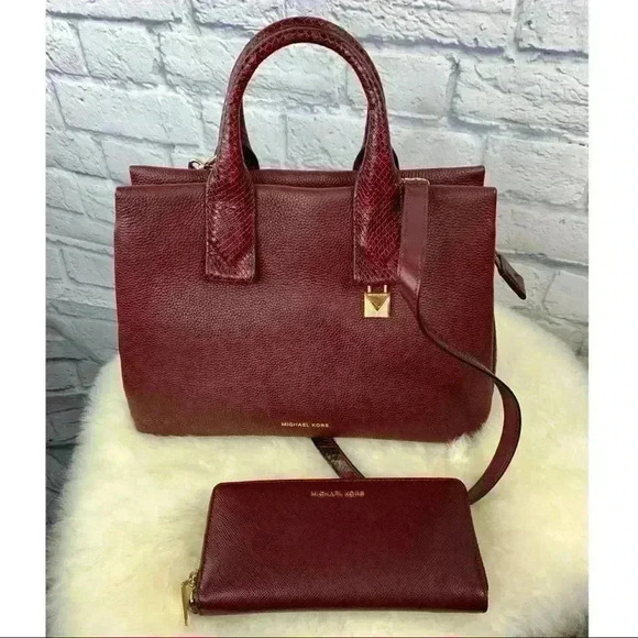 MICHAEL KORS Large Rollins Oxblood Leather Satchel - Picture 2 of 14